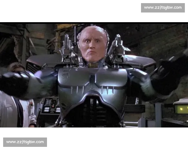 苏超赛场惊现 “钢铁战队”:机器人裁判与球形战警重塑赛事生态 苏超赛场惊现 “钢铁战队”:机器人裁判与球形战警重塑赛事生态